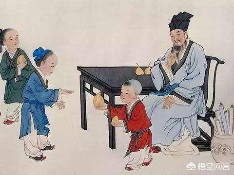 孔融让梨的故事不是小的让着大的吗？为什么现在成了用来教育大的让着小的了呢？