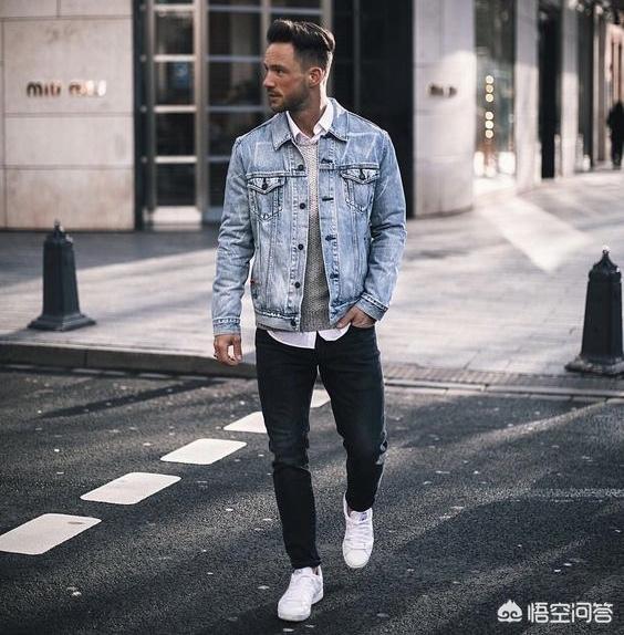 波斯猫儿户外短裤:早春时尚的牛仔衣穿搭秘籍？
