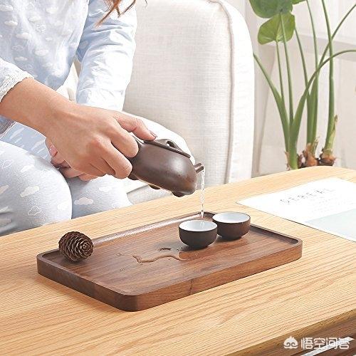 瓦莱丽:俄罗斯女护士穿透明防护服护理病人被曝光，对此你是怎么看的？