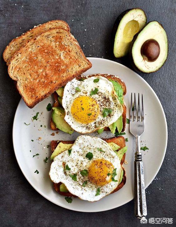 健完身应该吃什么，健身后是吃鸡蛋好还是吃蛋白粉好如何吃增肌效果最好