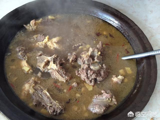 牛骨头汤的做法和配料，我想知道清炖牛骨汤需要哪些香辛料