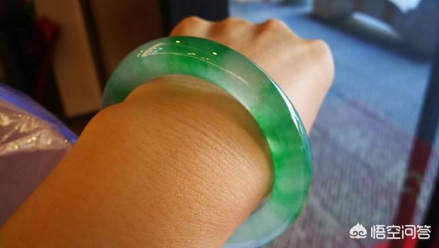 冰糯种翡翠属于什么档次,冰糯种属于翡翠的哪一个档次？