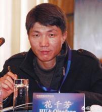 偷看各类wc女厕嘘嘘:我经常一边上厕所，一边看吃播是不是有问题？