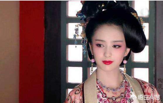 迪丽热巴和古力娜扎:迪丽热巴古力娜扎都红了，同样貌美的新疆小花麦迪娜为何火不起来