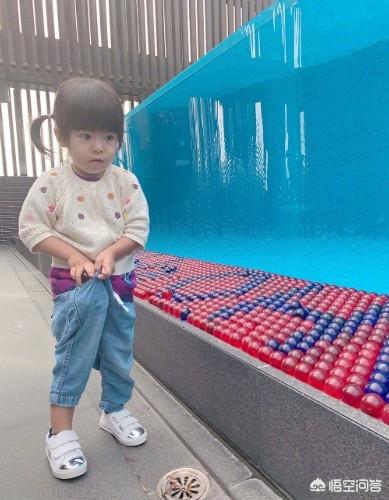 贾静雯20年前旧照:贾静雯和修杰楷相爱多年，你怎么看待他们如今才办婚礼？