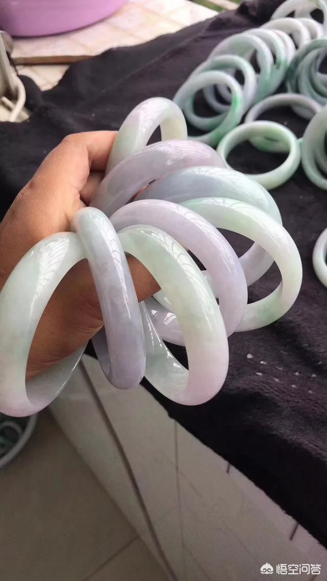 翡翠原石用水浸泡好不好,水泡法是否能准确地鉴定A货翡翠？