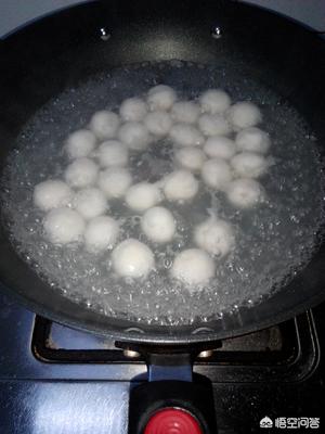 煮鸡蛋时冷水下锅还是热水，煮白水鸡蛋的正确方法是什么