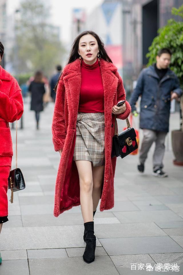 头条问答 - 鸡血色的红毛衣配什么外套好看?(11个回答)