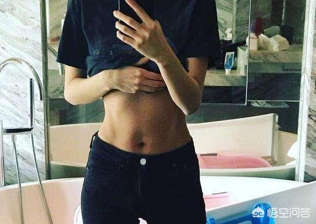 杨幂马甲线:杨幂晒自己的马甲线，她的健身水平很高吗？