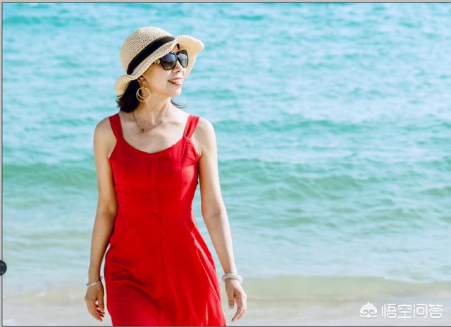 胡杏儿晒比基尼照:在海边如何拍出好看的照片？