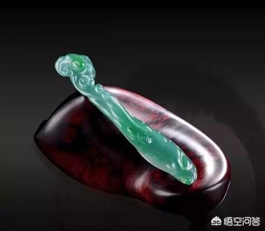 岫玉有几千年历史翡翠只有一百多年历史,为什么翡翠卖家却会说岫玉是石头？