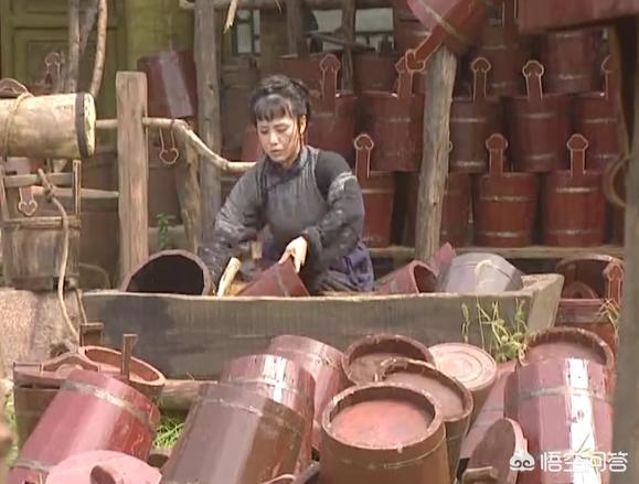 《康熙王朝》中容妃是康熙最喜欢的妃子，为什么会被康熙送入宗人府，后来又杀死所有看见她刷马桶的人？插图111