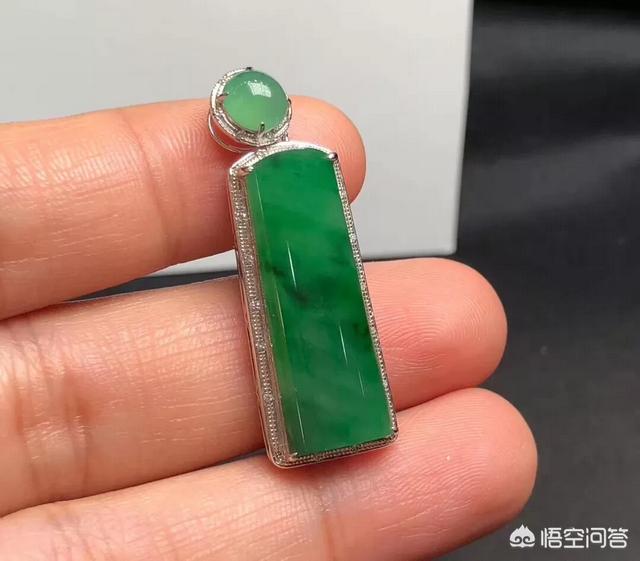 翡翠免费估价,如果有人来请你给翡翠估价，你会怎么办呢？