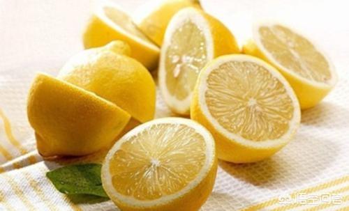 柠檬水的功效与作用，女性喝柠檬水，长期坚持会有什么好处和坏处？