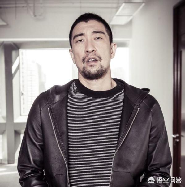 葛优低调出席酒宴:父亲去世，一切从简，不办宴席是不孝吗？会被村里长辈骂吗？