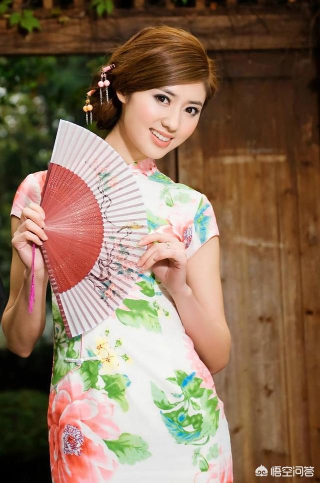 女人适合戴什么玉养人,女性戴翡翠的好处有哪些？