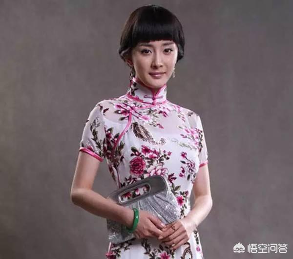 女人适合戴什么玉养人,女性戴翡翠的好处有哪些？
