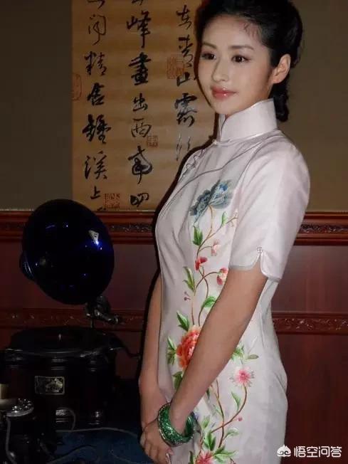 女人适合戴什么玉养人,女性戴翡翠的好处有哪些？