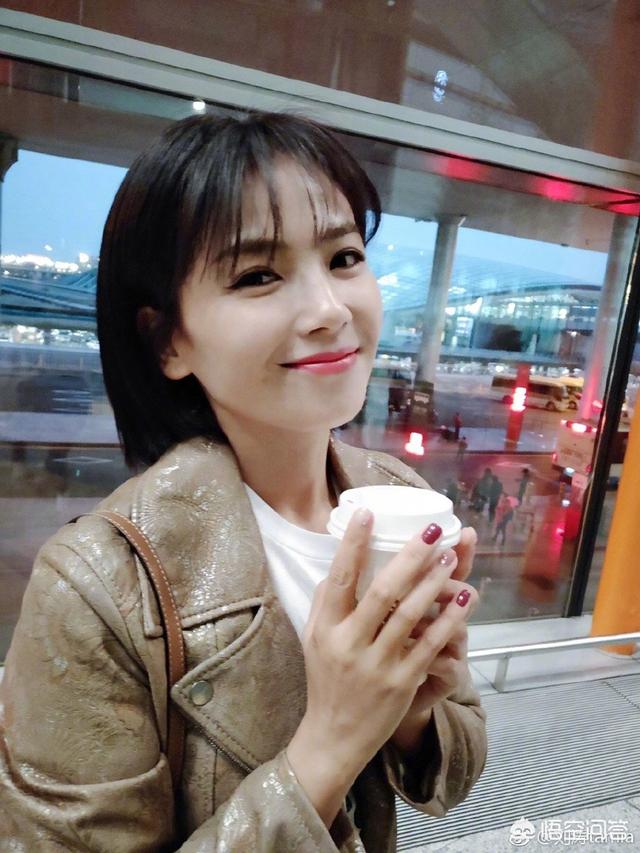 短发型女图片<a href=https://maguai.com/list/50-0-0.html target=_blank class=infotextkey><a href=https://maguai.com/list/50-0-0.html target=_blank class=infotextkey>时尚</a></a>气质:<a href=https://maguai.com/list/50-0-0.html target=_blank class=infotextkey><a href=https://maguai.com/list/50-0-0.html target=_blank class=infotextkey>时尚</a></a>、洋气、减龄的烫发发型有哪些？