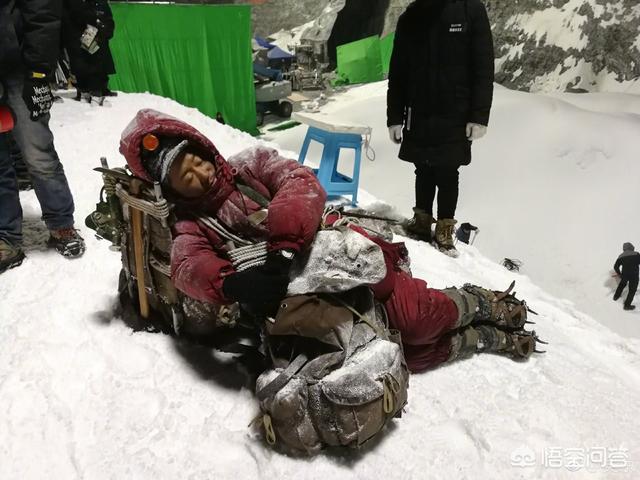 吴京坐轮椅现身:如何看待吴京电影《攀登者》？