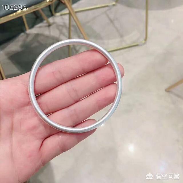 中国黄金金手镯,中国黃金的银手镯怎么样？