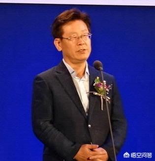 巴黎市长能胜任下届法国总统吗，法国总统的权力究竟有多大