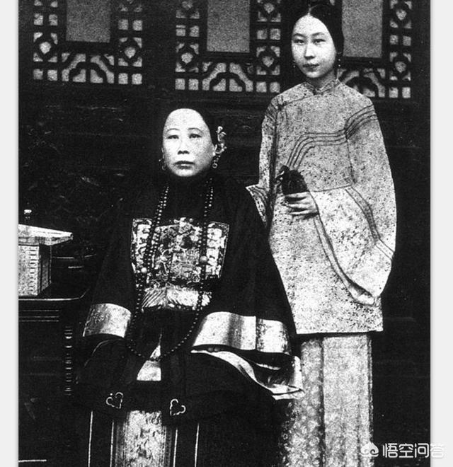 清朝将自己女儿变成干尸的人，为什么僵尸类的电影大多数是清朝的打扮