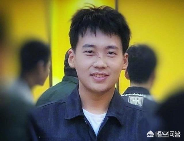 baby现身医院就医:如何评价Angelababy受伤，在医院抽烟上热搜