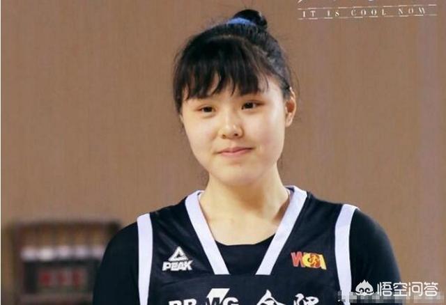 崔贞媛个人资料:女篮小将李月汝为什么会被球迷称为女篮“最萌大中锋”呢？