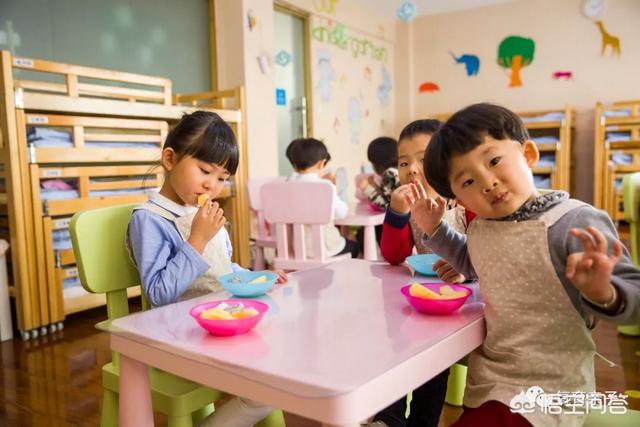 悠宝三岁福利:三岁小孩插班到春季班好还是到秋季三岁半再上幼儿园好？