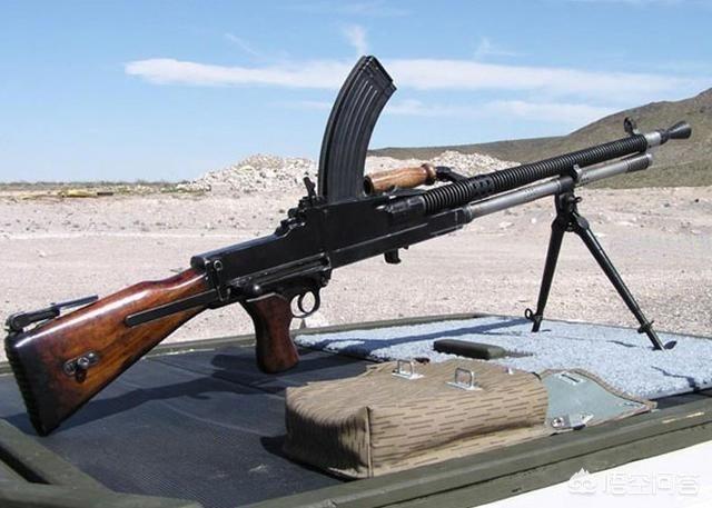 歪把子机枪真的是一款窝囊废武器吗