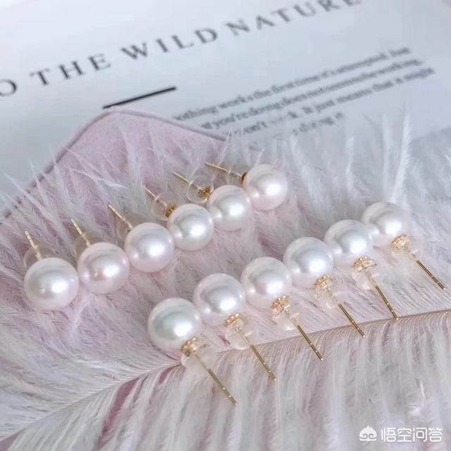 年轻少女不适合戴翡翠项链,翡翠戒指和翡翠项链配什么样的衣服好看？