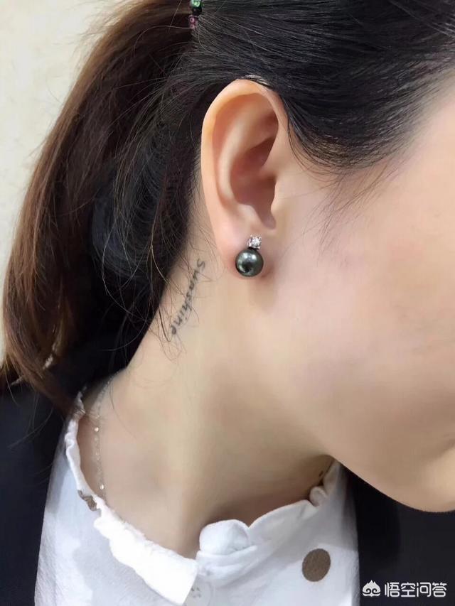 年轻少女不适合戴翡翠项链,翡翠戒指和翡翠项链配什么样的衣服好看？