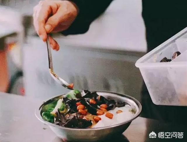 螺蛳粉对月饼下手:螺蛳粉月饼算不算奇葩月饼？味道估计有点上头啊？