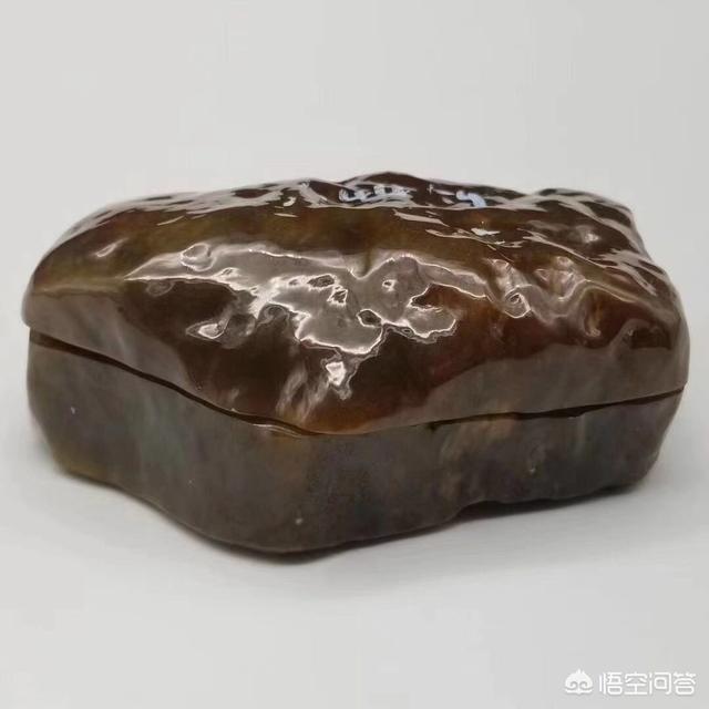 翡翠原石相关知识,翡翠玉石的原石是怎样能辨别的出来的呢？