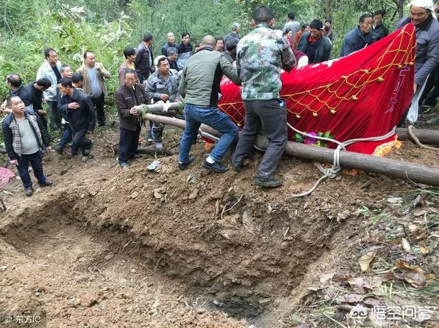 北京城下压着几条龙什么梗，在农村，老人亡故后要“打金井”是什么意思有讲究吗