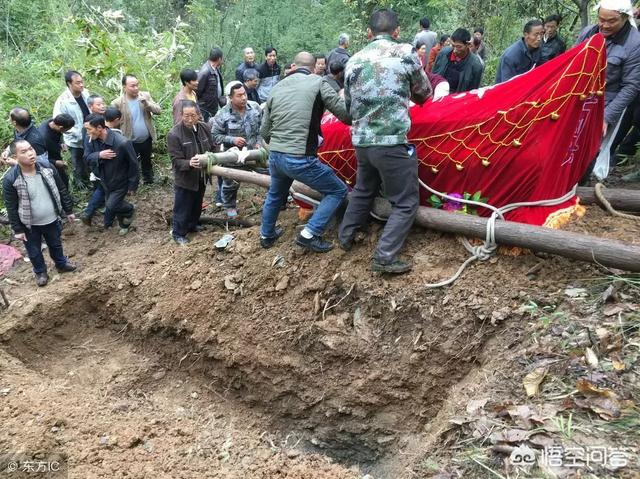 祖传阴宅风水秘诀，在农村，老人亡故后要“打金井”是什么意思有讲究吗