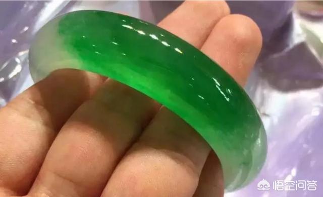 天然翡翠的功效与作用,翡翠玉石有哪些作用与功效？