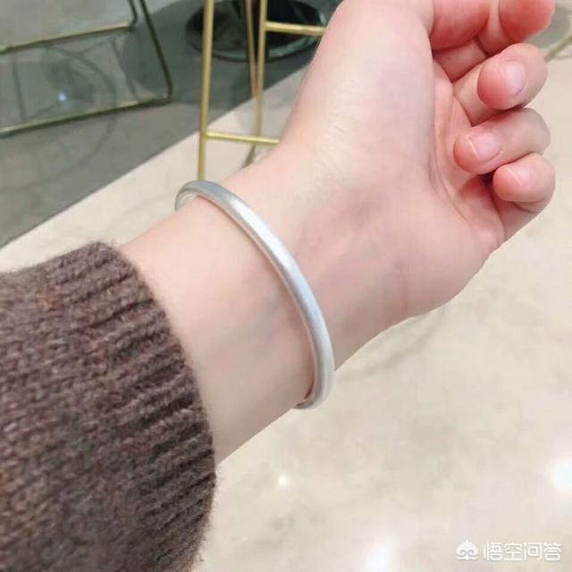 中国黄金金手镯,中国黃金的银手镯怎么样？