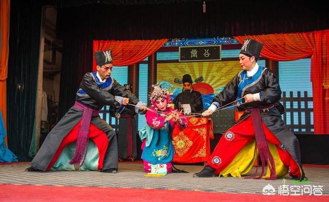 河南农村庙会斗狗现场视频:农村每年戏曲表演，为什么会有那么多人观看？