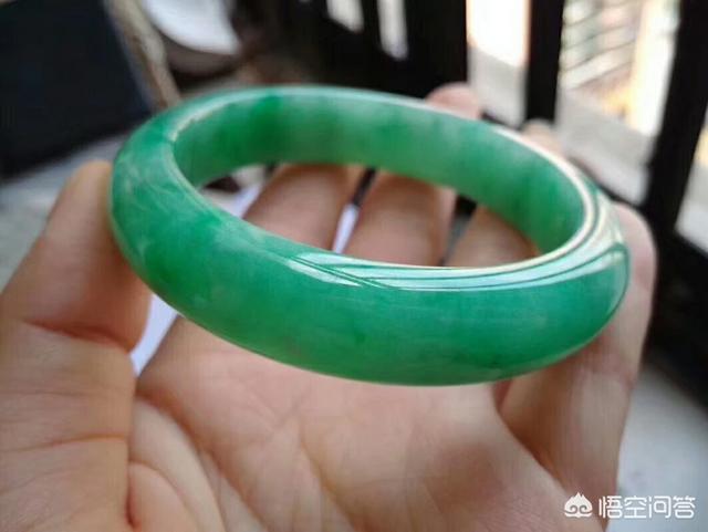 冰糯种翡翠属于什么档次,冰糯种属于翡翠的哪一个档次？