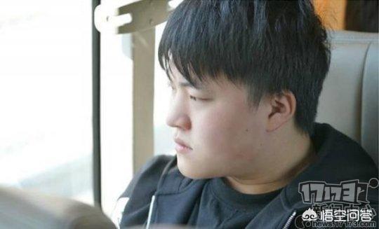 王思聪回应:姿态回归RNG，皇族粉丝却和王思聪在微博开撕，对此你怎么看