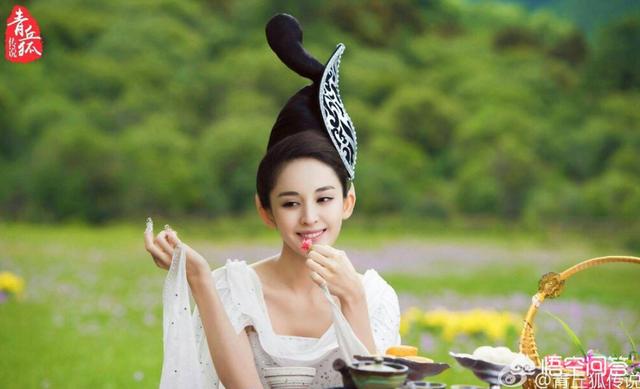 迪丽热巴和古力娜扎:迪丽热巴古力娜扎都红了，同样貌美的新疆小花麦迪娜为何火不起来