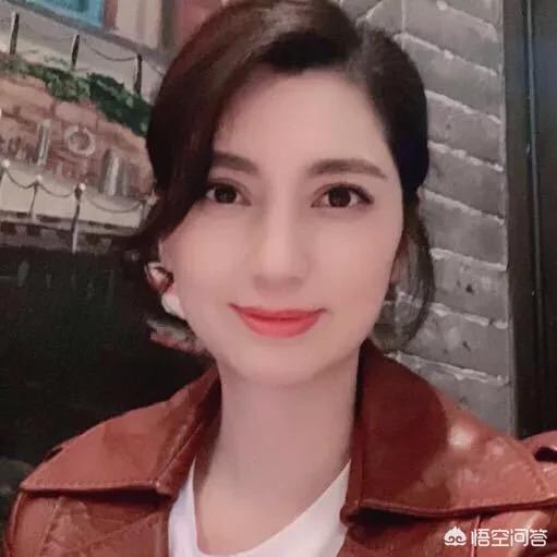 洪欣风波后首现身:风波后，洪欣近日出席活动时女神形象依旧，你们怎么看待洪欣？