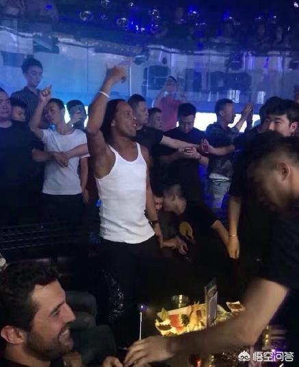 罗纳尔迪尼奥近况:巴西球星，罗纳尔迪尼奥的现状如何？