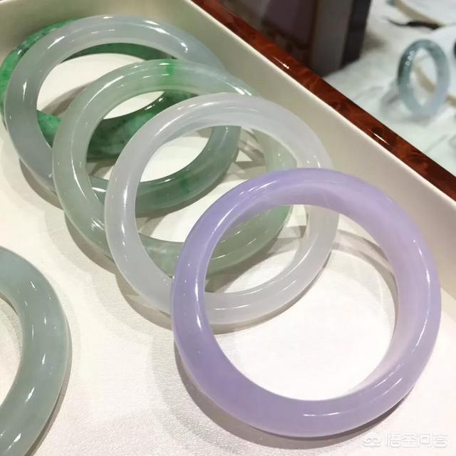 翡翠免费估价,如果有人来请你给翡翠估价，你会怎么办呢？