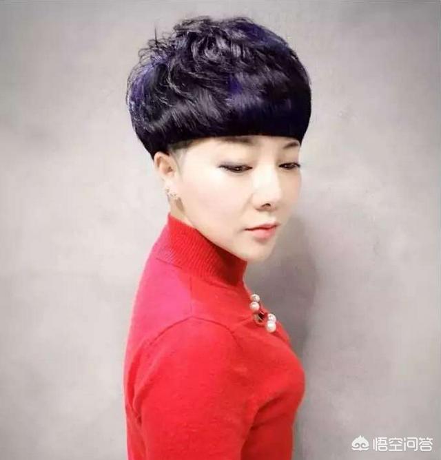 短发型女图片<a href=https://maguai.com/list/50-0-0.html target=_blank class=infotextkey><a href=https://maguai.com/list/50-0-0.html target=_blank class=infotextkey>时尚</a></a>气质:<a href=https://maguai.com/list/50-0-0.html target=_blank class=infotextkey><a href=https://maguai.com/list/50-0-0.html target=_blank class=infotextkey>时尚</a></a>、洋气、减龄的烫发发型有哪些？