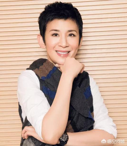 1赞暂无评论夏琳于贾菲的关系就跟亲姐妹一样,每次在