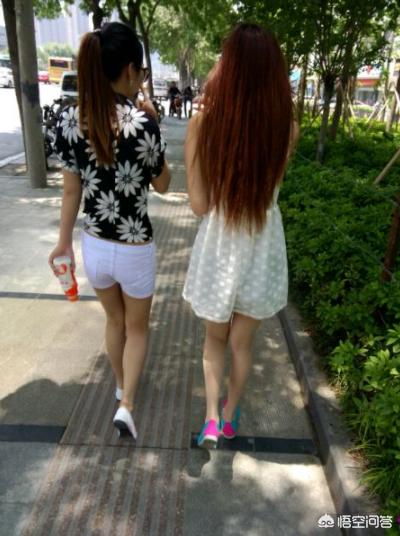 为什么总喜欢看女生的背影(山顶背影图片男)