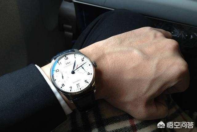 30岁男士更适合钢带还是皮带手表？